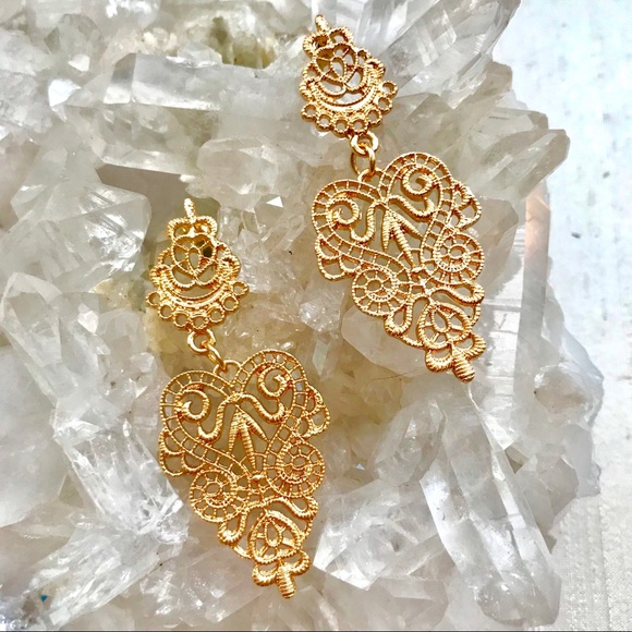 Lovely Lace Earrings - Gold - Picture 6 of 6